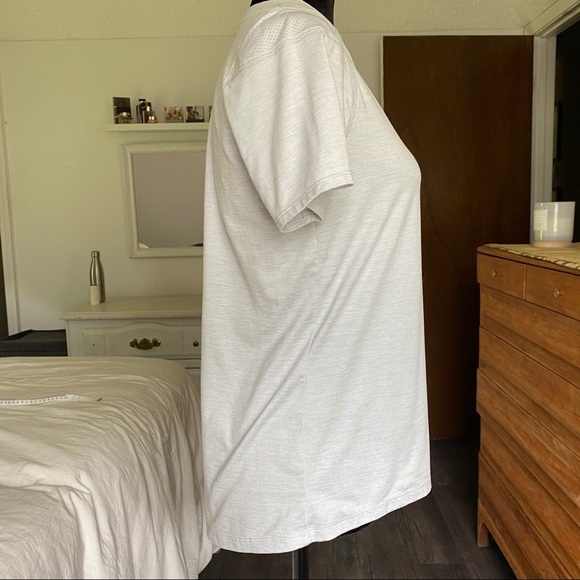 Well Calm Light Blue Yoga T-Shirt Size Small - Picture 2 of 9